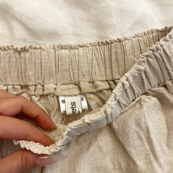 Storets Linen Shorts - Picture 2 of 3